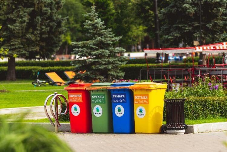 groundskeeper service - trash cans